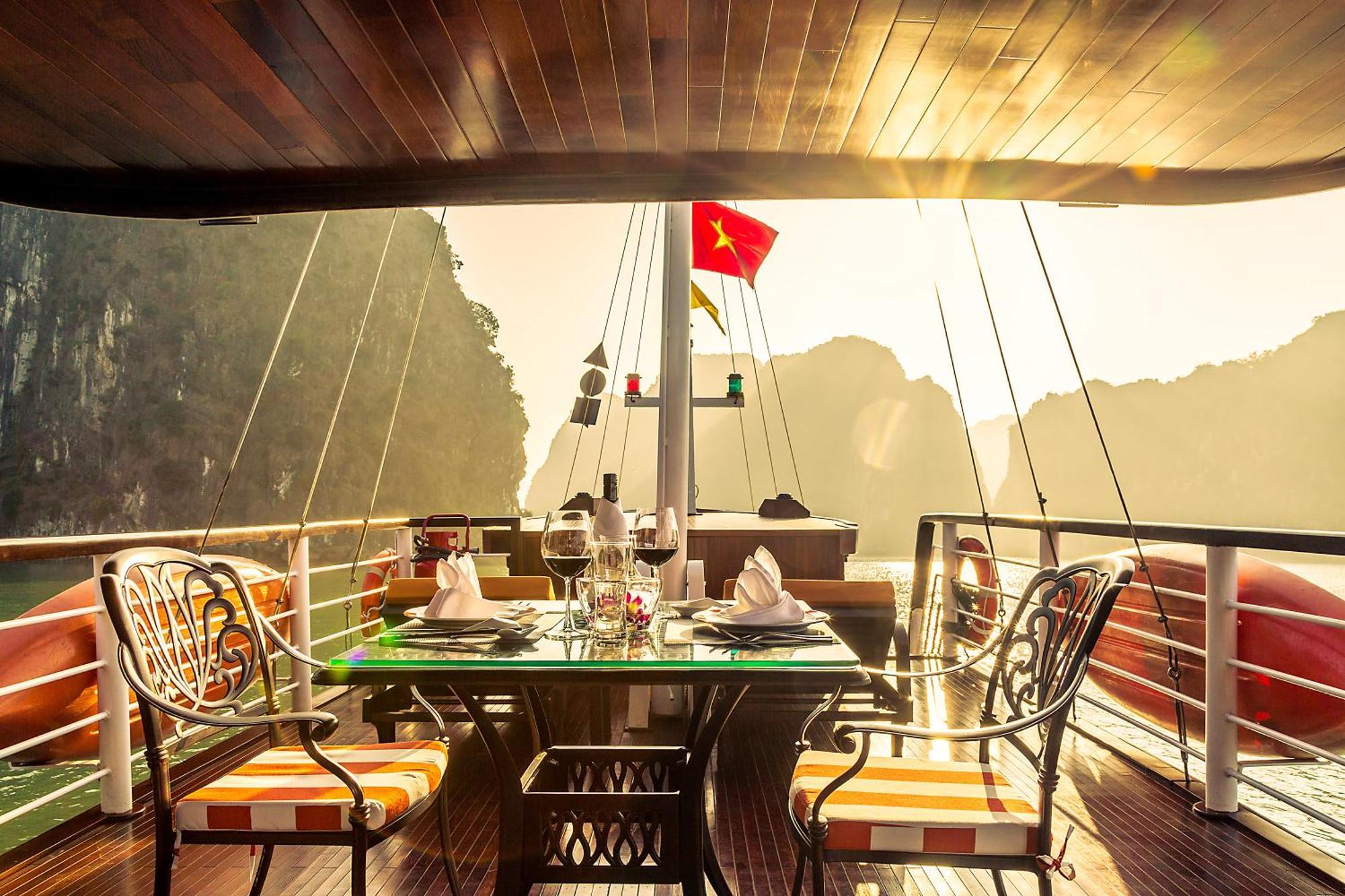 Emeraude Classic Cruises Ha Long Dış mekan fotoğraf